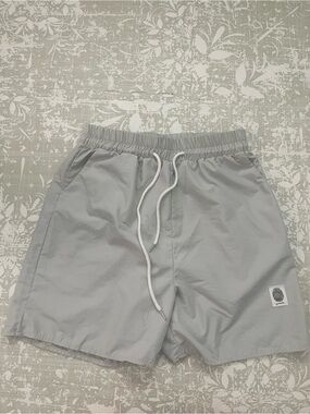 ROMWE Light Gray Men's Athletic Shorts with White Drawstring